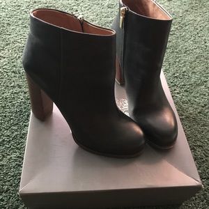 Vince Camuto Block heeled booties